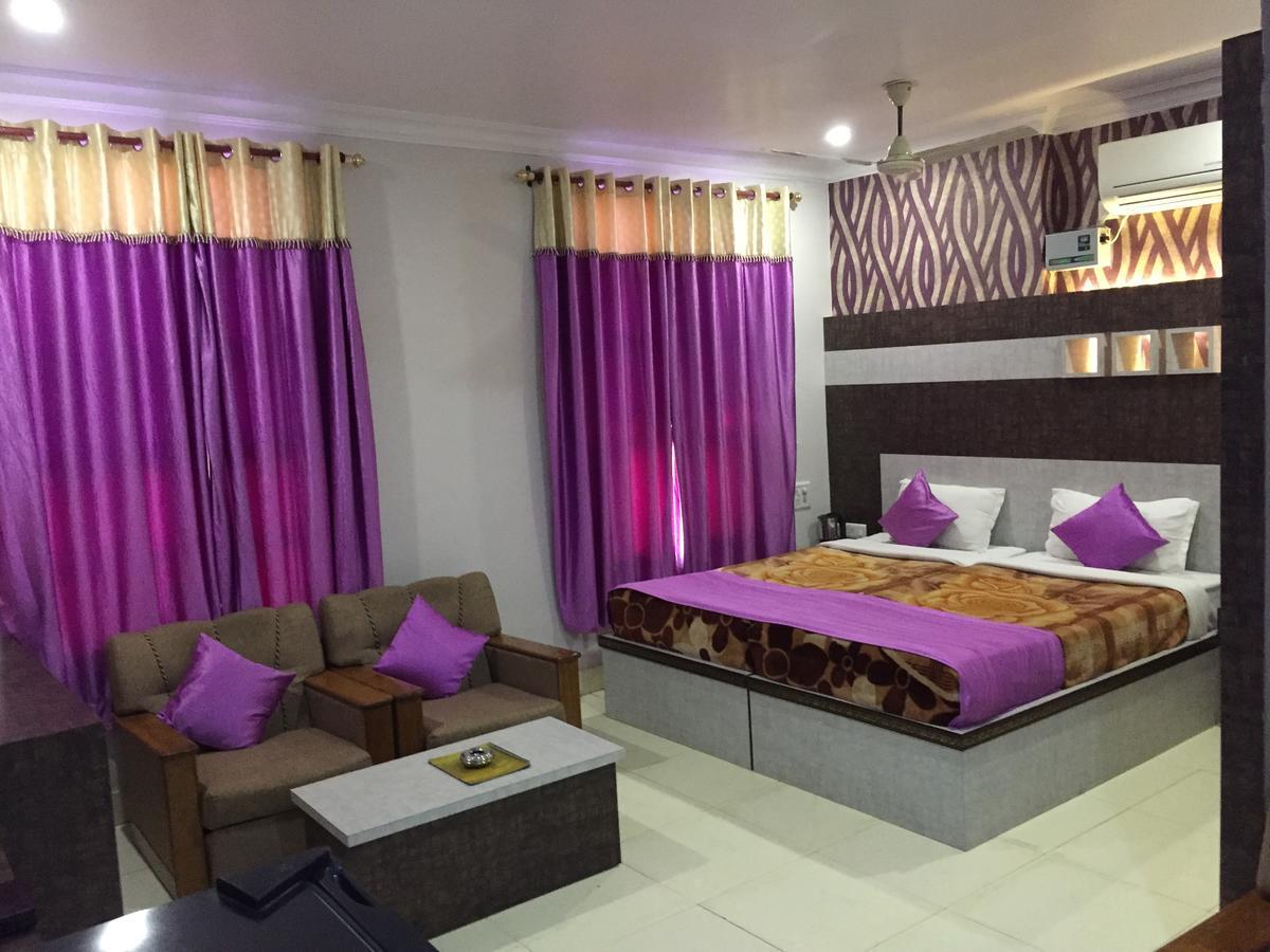 Hotel Lara India Váránaszi Kültér fotó