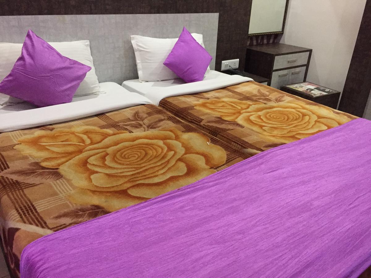Hotel Lara India Váránaszi Kültér fotó