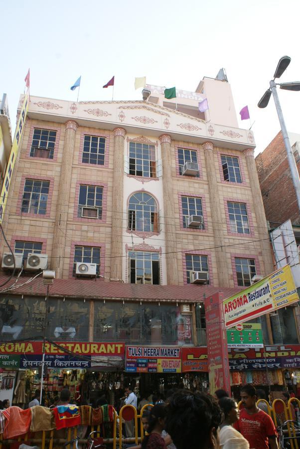 Hotel Lara India Váránaszi Kültér fotó