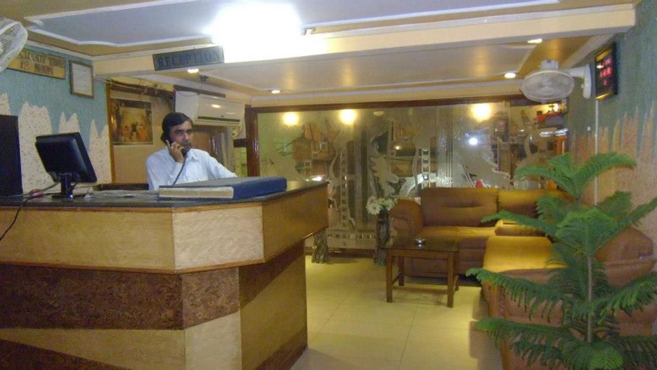 Hotel Lara India Váránaszi Kültér fotó